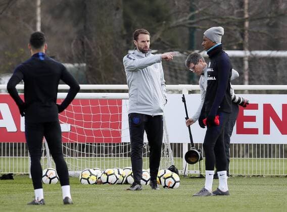 England s Gareth Southgate with Marcus Rashford during training at the Tottenham Hotspur Training Centre, London. Picture date: March 26th 2018. Picture credit should read: David Klein Sportimage EDITORIAL USE ONLY. No use with unauthorised audio, video, data, fixture lists, club league logos or live services. Online in-match use limited to 120 images, no video emulation. No use in betting, games or single club league player publications.