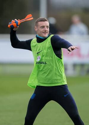 Jamie Vardy of England throws a soft rocket during the England national team Nationalteam Training ahead of the International Friendly L?nderspiel match with Italy at Tottenham Hotspur Training Ground, Hotspur Way, England on 26 March 2018. Copyright: xVincexxMignottx PMI-1917-0043
