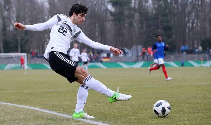 Deutschland - Frankreich Fussball U18 Laenderspiel Markranstädt, 26.03.2018, Stadion am Bad, Fussball, U18 Länderspiel , BR Deutschland (GER) vs. Frankreich (FRA) 2:4 (1:1) , im Bild: Elias Abouchabaka (22, GER, RB Leipzig) ,