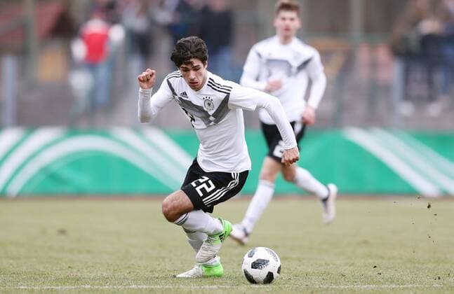 Deutschland - Frankreich Fussball U18 Laenderspiel Markranstädt, 26.03.2018, Stadion am Bad, Fussball, U18 Länderspiel , BR Deutschland (GER) vs. Frankreich (FRA) 2:4 (1:1) , im Bild: Elias Abouchabaka (22, GER, RB Leipzig) ,