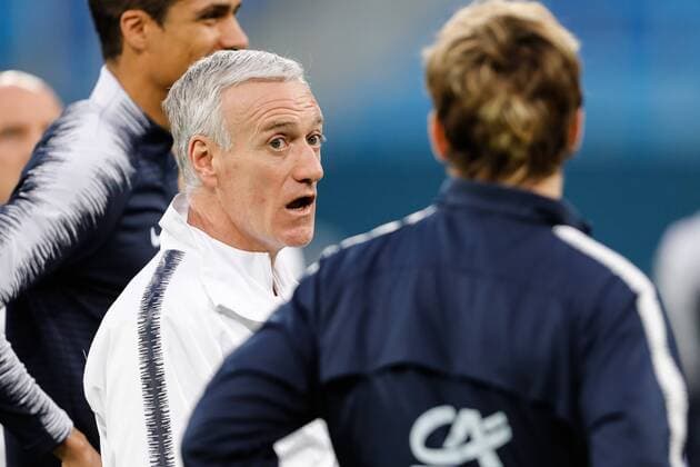 Fußball, Frankreich Training March 26, 2018 - Saint Petersburg, Russia - France national team Nationalteam head coach Didier Deschamps (C) talks to Antoine Griezmann (R) during France national team training session ahead of International Friendly Länderspiel football match against Russia on March 26, 2018 at Saint Petersburg Stadium in Saint Petersburg, Russia. Russia v France - International Friendly  - ZUMAn230 20180326_zaa_n230_363 Copyright: xMikexKireevx