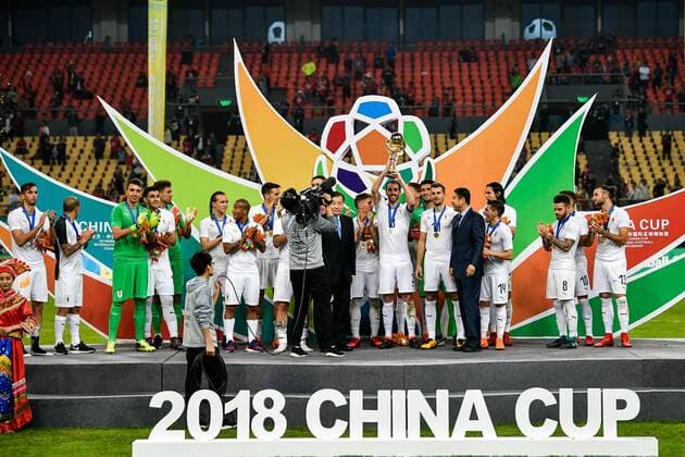 Players of Uruguay national football team take part in the champion award ceremony for the 2018 Gree China Cup International Football Championship in Nanning city, south China s Guangxi Zhuang Autonomous Region, 26 March 2018. Uruguay won the final by 1-0 against Wales and claimed the title of the event. Uruguay claims title of 2018 China Cup Int l Football Championship in Nanning  20180326_29601
