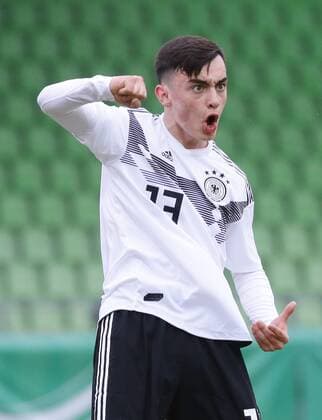 Ulm , Fußball U 16 Länderspiel Deutschland vs. Italien , Paul Nebel ( GER )
