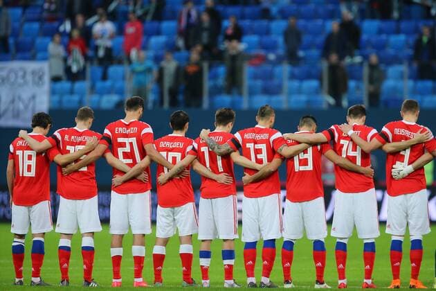 ST PETERSBURG, RUSSIA - MARCH 27, 2018: Russia s players hold a moment of silence for the Kemerovo shopping mall fire victims ahead of a friendly football match against France at Saint Petersburg Stadium. Peter Kovalev TASS  TS0799D2