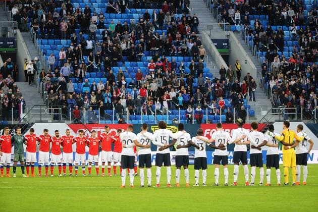 ST PETERSBURG, RUSSIA - MARCH 27, 2018: Russia s and France s players hold a moment of silence for the Kemerovo shopping mall fire victims ahead of their friendly football match at Saint Petersburg Stadium. The 25 March 2018 fire at the Zimnyaya Vishnya Winter Cherry shopping centre in Prospekt Lenina Street killed at least 64, many of them children. Alexander Demianchuk TASS  TS0799D7