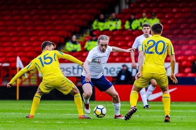 Everton s midfielder Tom Davies (4) for England U21 U 21 s challenges Dynamo Kyiv s midfielder Volodymyr Shepeliev (15) for Ukraine U21 s during the International Euro U21 Qualification match between England U21 and Ukraine U21 at Bramall Lane, Sheffield, England on 27 March 2018. Copyright: xStephenxBuckleyx PMI-1923-0004