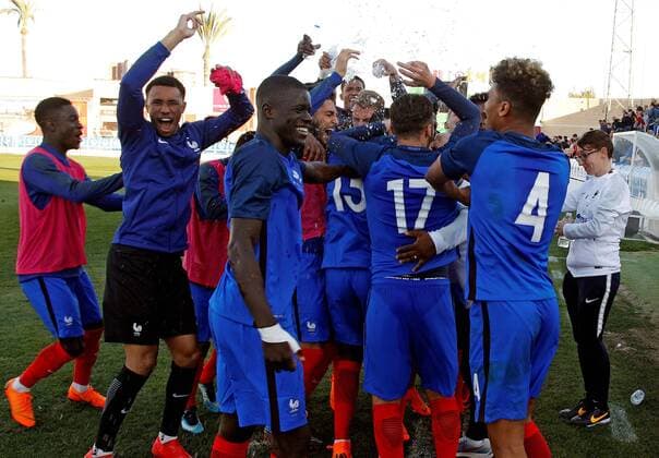 French players react after defeating Spain 4-2 during the European under 19 Elite qualifying round between the national soccer teams of Spain and France at the Guillermo Amor stadium in Benidorm, Spain, 27 March 2018. Spain vs. France !ACHTUNG: NUR REDAKTIONELLE NUTZUNG!  Copyright: xMORELLx BEN12 20180327-636577774834132305