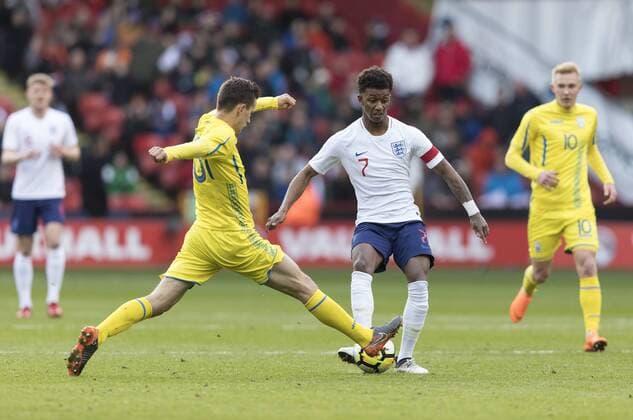 England U21 U 21 v Ukraine U21 UEFA EURO EM Europameisterschaft Fussball U21 2019 Qualifiers Demarai Gray of England U21 evades a tackle by Volodymry Shepeliev (left) of Ukraine U21 during the UEFA Euro U21 2019 Qualifiers match at Bramall Lane, Sheffield Content Not Available For UK Newspapers Copyright: xJAMESxWILSONx FIL-11555-0013