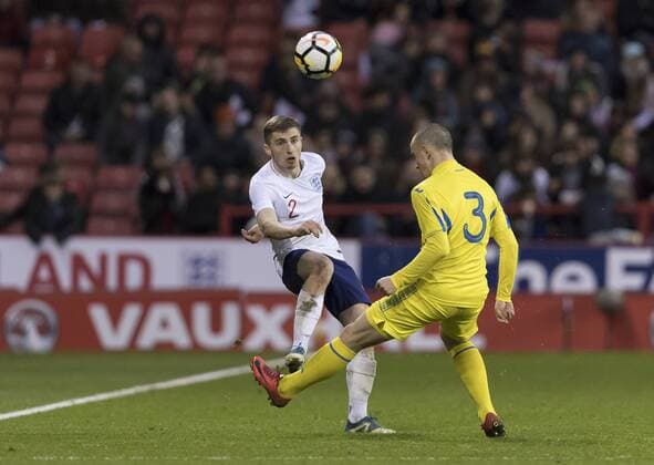 England U21 U 21 v Ukraine U21 UEFA EURO EM Europameisterschaft Fussball U21 2019 Qualifiers Jonjoe Kenny (left) of England U21 knocks the ball past Vasyl Kravets of Ukraine U21 during the UEFA Euro U21 2019 Qualifiers match at Bramall Lane, Sheffield Content Not Available For UK Newspapers Copyright: xJAMESxWILSONx FIL-11555-0029