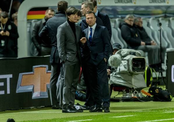 Berlin, Deutschland, 27.03.2018, Laenderspiel, Deutschland - Brasilien, Trainer Jochaim Loew (GER) Lothar Matthaeus diskussion ( DeFodi507