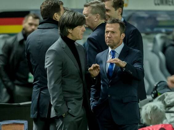 Bilder des Tages - SPORT Berlin, Deutschland, 27.03.2018, Laenderspiel, Deutschland - Brasilien, Trainer Jochaim Loew (GER) Lothar Matthaeus diskussion ( DeFodi507