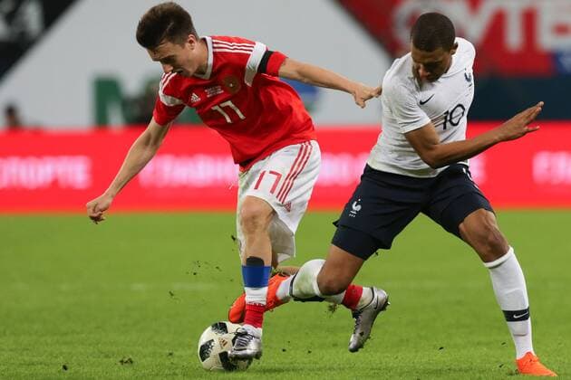 Fußball, Länderspiel, Russland - Frankreich March 27, 2018 - Saint Petersburg, Russia - France s forward Kylian Mbappe vies Alexander Golovin of Russia during an International Friendly Länderspiel football match between Russia and France at the Saint Petersburg Stadium in Saint Petersburg on March 27, 2018. Russia v France - International Friendly  - ZUMAn230 20180327_zaa_n230_316 Copyright: xIgorxRussakx