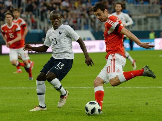 Fußball, Länderspiel, Russland - Frankreich Russia. St. Petersburg. March 27, 2018. Players (from left to right) French national team Nationalteam of N of Golo Cantet and Russian national team Alan Dzagoev during a friendly match on soccer, between national teams of Russia and France.