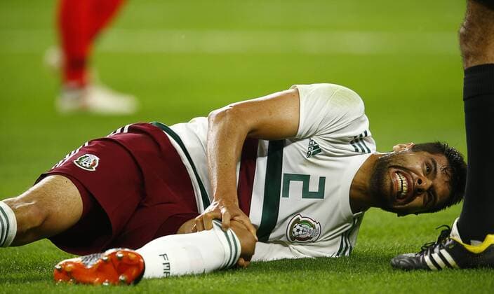 March 27, 2018 - Arlington, Texas, USA - March 27, 2018, Arlington Tx., USA. Nestor Araujo (2) of Mexico in pain after injuring his knee during the first half of the Mexico vs Croatia International Friendly Länderspiel match at ATT Stadium in Arlington, Texas. Mexico vs Croatia - ZUMAl92_ 20180327_zaf_l92_010 Copyright: xRalphxLauerx