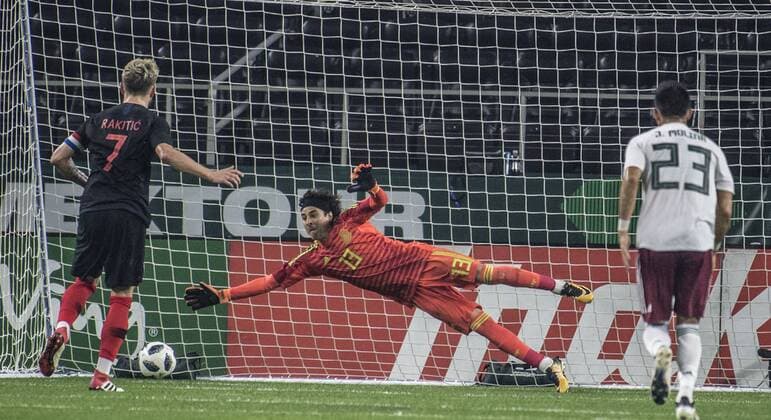 March 27, 2018 - Arlington, Texas, U.S.A - Croatia wins 1-0 against Mexico s national team Nationalteam Croatia player 7 IVAN RAKITIC scoring a goal against Mexico s goalkeeper 13 GUILLERMO OCHA. Mexican National Team vs Croatia U.S. 2018 - ZUMAm147 20180327_zap_m147_004 Copyright: xHossxMcBainx