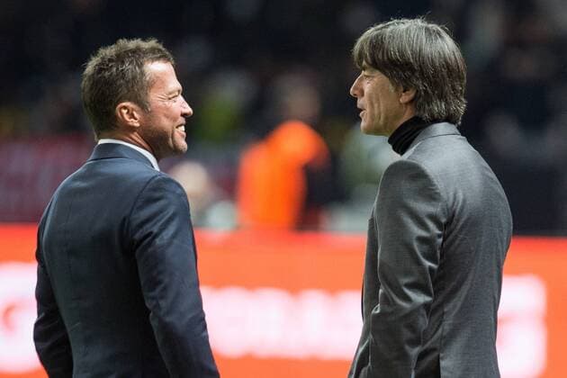 Lothar MATTHAEUS (li., Matthäus, ehemaliger Nationalspieler) redet mit Joachim LOEW (Löw, Jogi, Bundestrainer GER), halbe Figur, Halbfigur, redend, Fussball Laenderspiel, Freundschaftsspiel, Deutschland (GER) - Brasilien (BRA) 0:1, am 27.03.2018 in Berlin Deutschland. Â