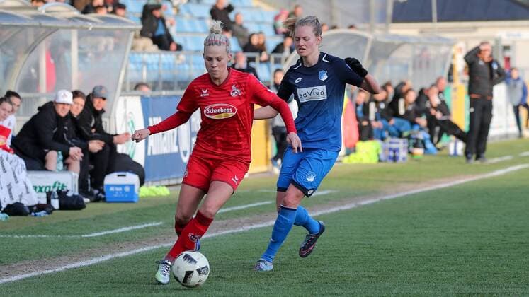 v.li.: Isabelle Linden (Bella Linden, Köln, 17), Maximiliane Rall (TSG, 8), Aktion, Action, Spielszene, Fussball, Allianz Frauen-Bundesliga, TSG 1899 Hoffenheim - 1. FC Köln,