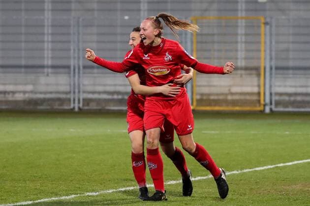 v.li.: Kristina Bartsch (Köln, 6) und Torschützin Meike Meßmer (Meike Messmer, Köln, 20), jubeln über das Tor zum 0:1, Jubel, Torjubel, Torerfolg, celebrate the goal, goal, celebration, Jubel ueber das Tor, optimistisch, Action, Aktion, Fussball, Allianz Frauen-Bundesliga, TSG 1899 Hoffenheim - 1. FC Köln,