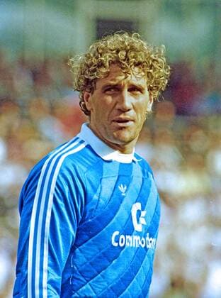 Aus 1. BL. Saison 1987 88 Hannover 96 gegen Bayern München 2:1 am 16.04.1988 im Niedersachsenstadion. Im Foto: Bayern TW Jean-Marie Pfaff *** From 1 BL season 1987 88 Hannover 96 against Bayern Munich 2 1 on 16 04 1988 in Niedersachsenstadion Photo Bayern TW Jean Marie Pfaff
