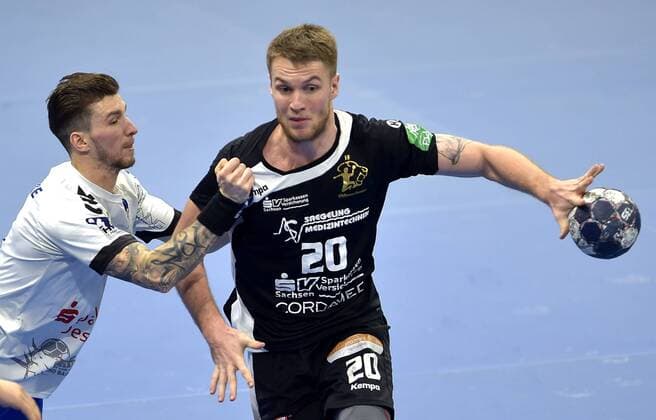 29.03.2018, Handball, 2. Bundesliga, HC Elbflorenz Dresden - Dessau-Rosslauer HV 24:21, Dresdens Nils Kretschmer wird von Dessaus Marek Vanco bedrängt, c