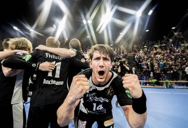 Handball, Männer, 2. Bundesliga, Saison 2017 2018, HC Elbflorenz - Dessau-Rosslauer HV, Donnerstag (29.03.2018), BallsportArena Dresden. Dresdens Gabriel De Santis jubelt nach dem Sieg.