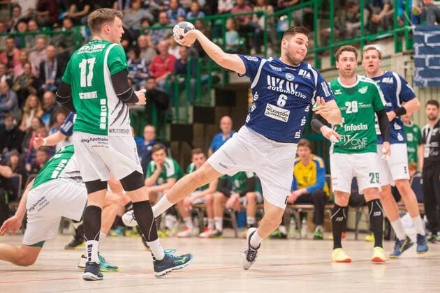Leos Petrovsky ( 6, Bergischer HC) beim Wurf Bergischer HC vs. DJK Rimpar Wölfe, Handball, 2. Handball Bundesliga, 31.03.18 Wuppertal NRW Deutschland Uni-Halle