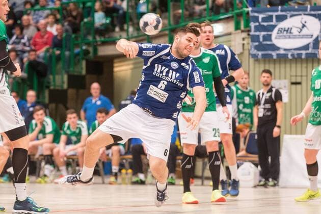 Leos Petrovsky ( 6, Bergischer HC) beim Wurf Bergischer HC vs. DJK Rimpar Wölfe, Handball, 2. Handball Bundesliga, 31.03.18 Wuppertal NRW Deutschland Uni-Halle