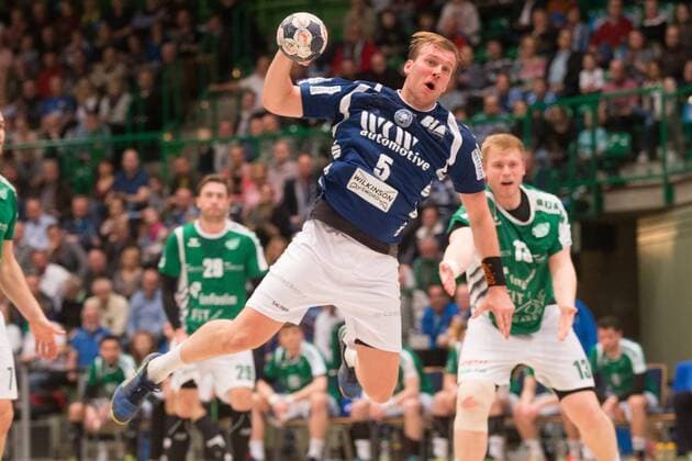 Max Darj ( 5, Bergischer HC) beim Wurf Bergischer HC vs. DJK Rimpar Wölfe, Handball, 2. Handball Bundesliga, 31.03.18 Wuppertal NRW Deutschland Uni-Halle