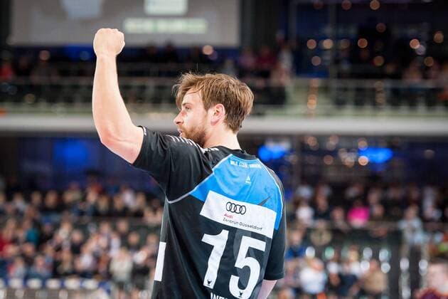 Streckt die Faust in die Luft Niklas Weis (Nr.15, Vikings) HC Rhein Vikings vs. Eintracht Hildesheim, Handball, 2. Bundesliga, 31.03.18 Düsseldorf NRW Deutschland Castello