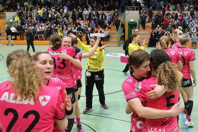 180331-BVB-Handballdamen vs TUS Metzingen; Saison 2017 18; 1. Bundesliga, Spiel 19, Sporthalle Wellinghoven, Dortmund, Freude nach dem Sieg in Dortmund Dortmund Copyright: xEIBNER Wolfgang_Stummbilligx EP_EER