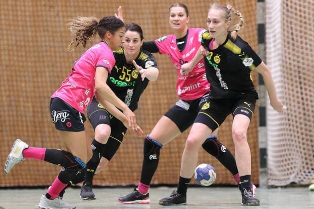 180331-BVB-Handballdamen vs TUS Metzingen; Saison 2017 18; 1. Bundesliga, Spiel 19, Sporthalle Wellinghoven, Dortmund Delaila Amega und Julia Behnke gegen Mira Emberovics und Nadja Mansson Dortmund Copyright: xEIBNER Wolfgang_Stummbilligx EP_EER