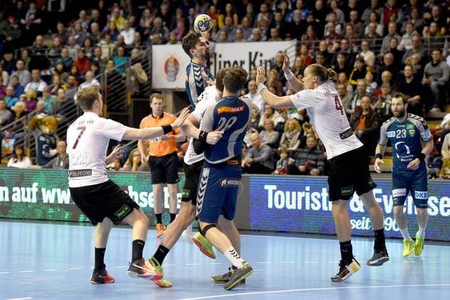 Handball, Herren, EHF-Pokal, Saison 2017 18, Gruppe B, Füchse Berlin - Lugi HF, Niclas Paradis (Nr. 7, Lugi HF), Fabian Wiede (Nr. 3, Füchse Berlin), Jakob Wickman-Modigh (Nr. 2, Lugi HF), Erik Schmidt (Nr. 28, Füchse Berlin), Hampus Henningsson (Nr. 4, Lugi HF), Steffen Fäth (Nr. 23, Füchse Berlin), 01.04.18, Copyright: xMichaelxHundtx xMatthiasxKochx