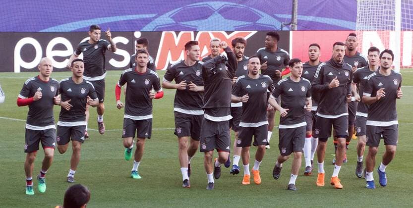Bayern Munich s players participate in a training session of the team at the Ramon Sanchez Pizjuan stadium in Seville, Spain, 02 April 2018. The German team will face Sevilla FC tomorrow for a UEFA Champions League quarter-final first leg match. Bayern Munich s training session in Seville !ACHTUNG: NUR REDAKTIONELLE NUTZUNG!  Copyright: xRaulxCaroxCadenasx SEV02 20180402-636582947020317909