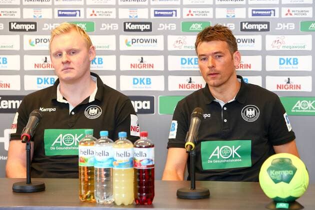 DHB Pressekonferenz Handball Leipzig, 03.04.2018, Lindner Hotel, Pressekonferenz DHB Männer Nationalmannschaft vor dem Länderspiel gegen Serbien , Im Bild v.l.: Patrick Wiencek und Bundestrainer Christian Prokop ,