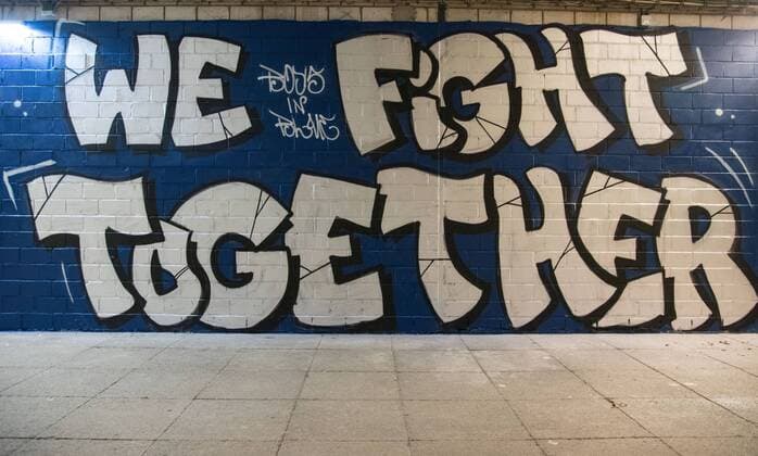 Fußball, Stadiongeschichte SV Darmstadt 98 02.04.2018, xfux, Fussball 2.Bundesliga, SV Darmstadt 98 - Fortuna Duesseldorf, emspor, emonline, deloka, v.l. Graffiti We Fight Together unter der Haupttribuene bei der Kabine Darmstadt