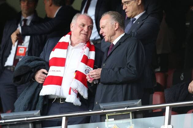 l-r: Praesident Uli Hoeness (FC Bayern Muenchen) und Vorstandsvorsitzender Karl-Heinz Rummenigge (FC Bayern Muenchen), FC Sevilla vs. FC Bayern Muenchen, Fussball, Viertelfinale, Champions League, 03.04.2018 Sevilla Sevilla Spanien