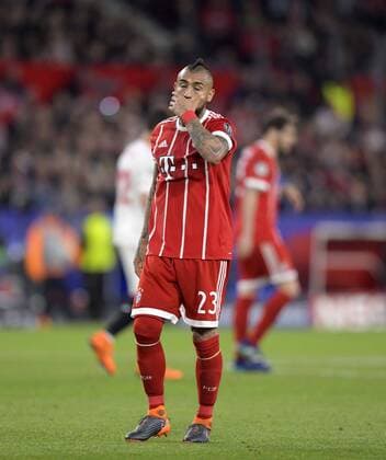 03.04.2018, Fussball UEFA Champions League 2017 2018, Viertelfinale, FC Sevilla - FC Bayern München, im Stadion Ramon Sanchez Pizjuan, Sevilla (Spanien). Arturo Vidal (FC Bayern München) nachdenklich.