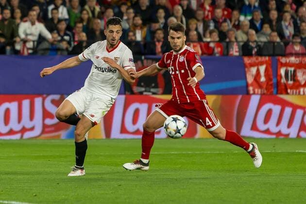 Spain, Sevilla 03.04.2018, UEFA Champions League - 2017 18 Season, Quarter-finals, First leg, Sevilla FC - FC Bayern Muenchen, Pablo Sarabia (FCS) und Juan Bernat (FCB) im Zweikampf ( DeFodi048