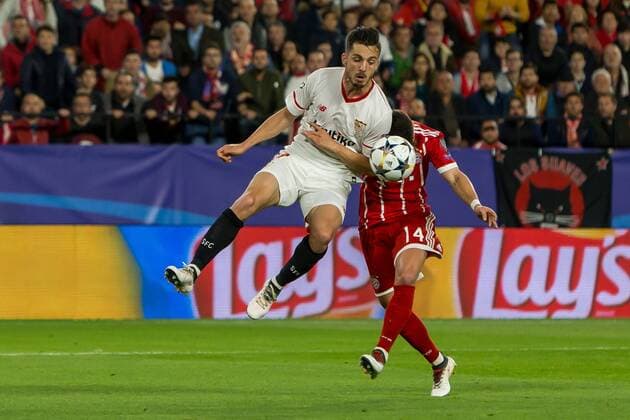 Spain, Sevilla 03.04.2018, UEFA Champions League - 2017 18 Season, Quarter-finals, First leg, Sevilla FC - FC Bayern Muenchen, Pablo Sarabia (FCS) und Juan Bernat (FCB) im Zweikampf ( DeFodi048