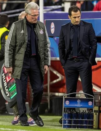 Spain, Sevilla 03.04.2018, UEFA Champions League - 2017 18 Season, Quarter-finals, First leg, Sevilla FC - FC Bayern Muenchen, Cheftrainer Jupp Heynckes (FCB) Sportdirektor Hasan Salihamidzic (FCB) schauen ( DeFodi048