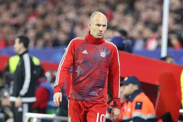 Arjen Robben 10 (FC Bayern Muenchen) kommt schlecht gelaunt zur Bank, sauer, FC Sevilla vs. FC Bayern Muenchen, Fussball, Viertelfinale, Champions League, 03.04.2018 Sevilla Sevilla Spanien