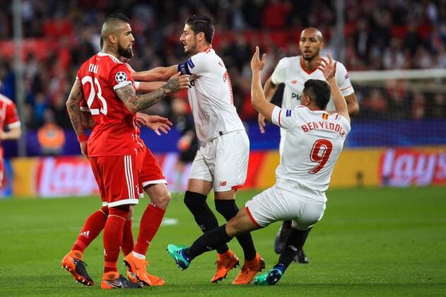 3rd April 2018, Ramon Sanchez Pizjuan, Seville, Spain; UEFA Champions League football, quarter final 1st leg, Sevilla versus Bayern Munich; Arturo Vidal of Bayern Munich argues with Ben Yedder of Sevilla FC after the late tackle  ActionPlus12008143