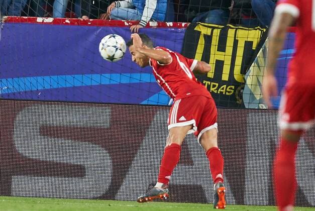Thiago ALCANTARA, FCB 6 Torschuss, schiesst das Tor zum 1-2 FC SEVILLA - FC BAYERN MUENCHEN Viertelfinale Hinspiel, Fussball UEFA Champions League, Sevilla, Spanien 03.04.2018 CL Saison 2017 2018, FCB,