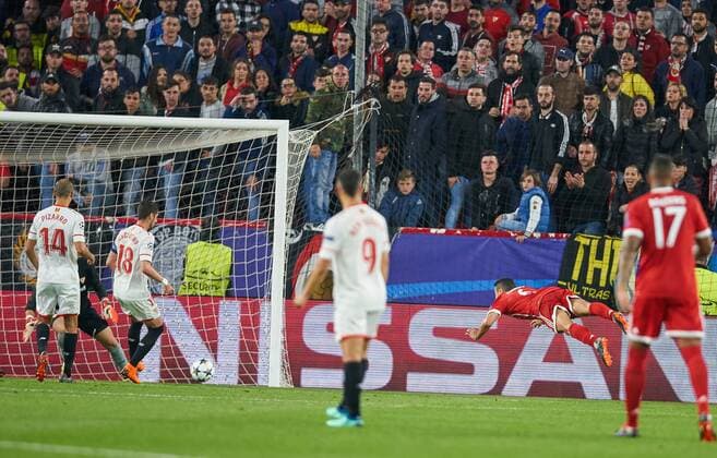 Thiago ALCANTARA, FCB 6 Torschuss, schiesst das Tor zum 1-2 FC SEVILLA - FC BAYERN MUENCHEN Viertelfinale Hinspiel, Fussball UEFA Champions League, Sevilla, Spanien 03.04.2018 CL Saison 2017 2018, FCB,