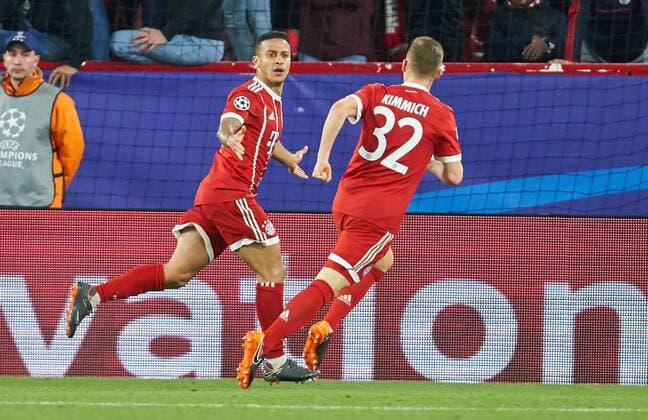 Thiago ALCANTARA, FCB 6 Torschuss, schiesst das Tor zum 1-2 Torjubel, Jubel nach dem Tor FC SEVILLA - FC BAYERN MUENCHEN Viertelfinale Hinspiel, Fussball UEFA Champions League, Sevilla, Spanien 03.04.2018 CL Saison 2017 2018, FCB,