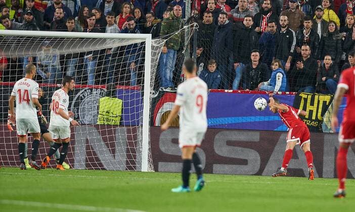 Thiago ALCANTARA, FCB 6 Torschuss, schiesst das Tor zum 1-2 FC SEVILLA - FC BAYERN MUENCHEN Viertelfinale Hinspiel, Fussball UEFA Champions League, Sevilla, Spanien 03.04.2018 CL Saison 2017 2018, FCB,