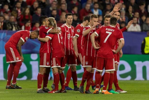 Spain, Sevilla 03.04.2018, UEFA Champions League - 2017 18 Season, Quarter-finals, First leg, Sevilla FC - FC Bayern Muenchen, jubel, Torjubel um Thiago Alcantara (FCB) nach dem treffer zum 1:2 ( DeFodi048