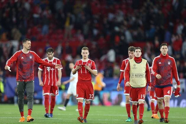 Schlussjubel Sandro Wagner 2 (FC Bayern Muenchen), Joshua Kimmich 32 (FC Bayern Muenchen), Sebastian Rudy 19 (FC Bayern Muenchen), Niklas Suele 4 (FC Bayern Muenchen), FC Sevilla vs. FC Bayern Muenchen, Fussball, Viertelfinale, Champions League, 03.04.2018 Sevilla Sevilla Spanien