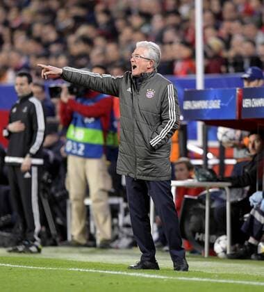 03.04.2018, Fussball UEFA Champions League 2017 2018, Viertelfinale, FC Sevilla - FC Bayern München, im Stadion Ramon Sanchez Pizjuan, Sevilla (Spanien). Trainer Jupp Heynckes (FC Bayern München) gibt Anweisungen.