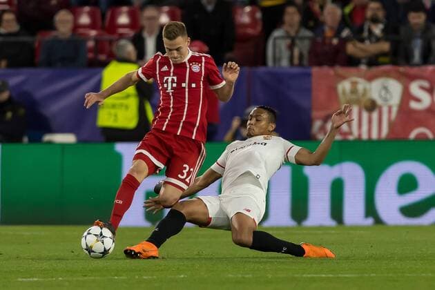 Spain, Sevilla 03.04.2018, UEFA Champions League - 2017 18 Season, Quarter-finals, First leg, Sevilla FC - FC Bayern Muenchen, Joshua Kimmich (FCB) und Luis Muriel (FCS) im Zweikampf ( DeFodi048
